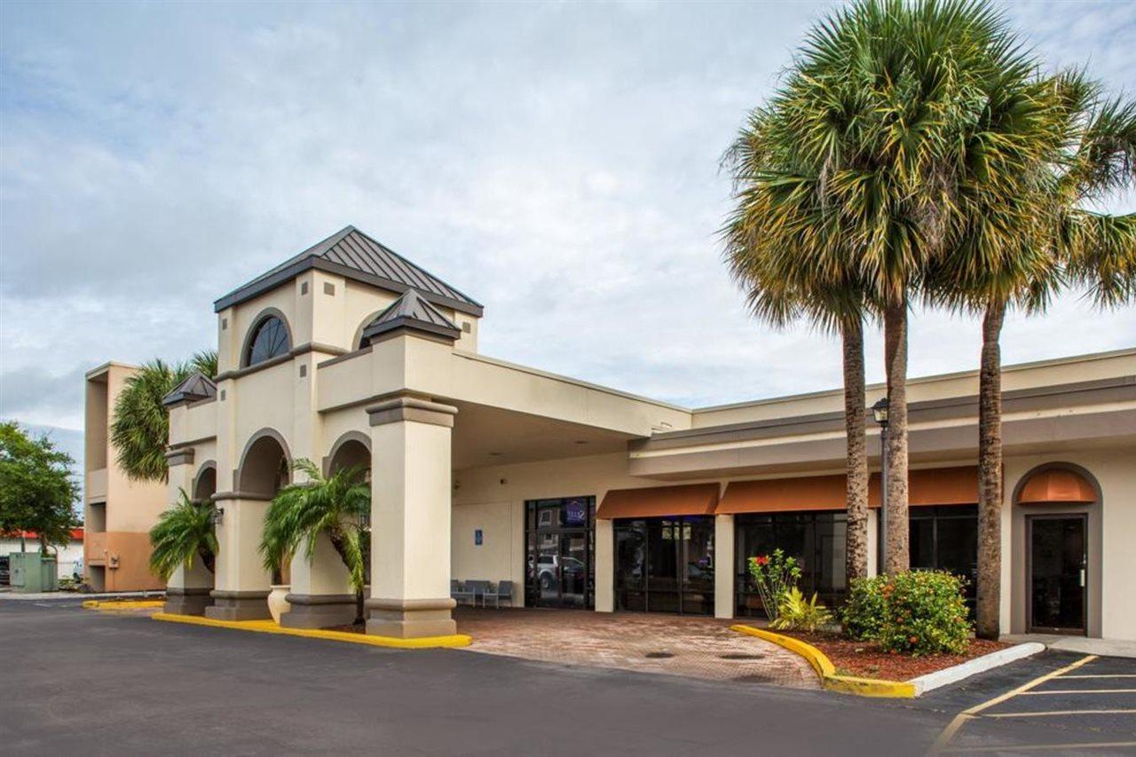 Days Inn & Suites By Wyndham Orlando Airport Екстериор снимка