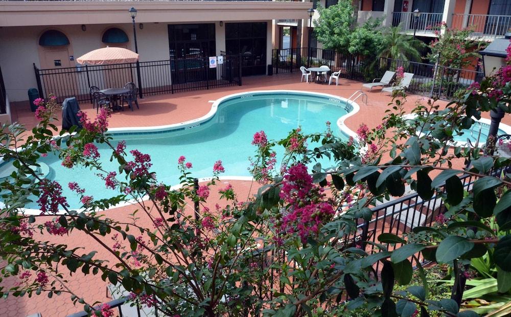 Days Inn & Suites By Wyndham Orlando Airport Екстериор снимка