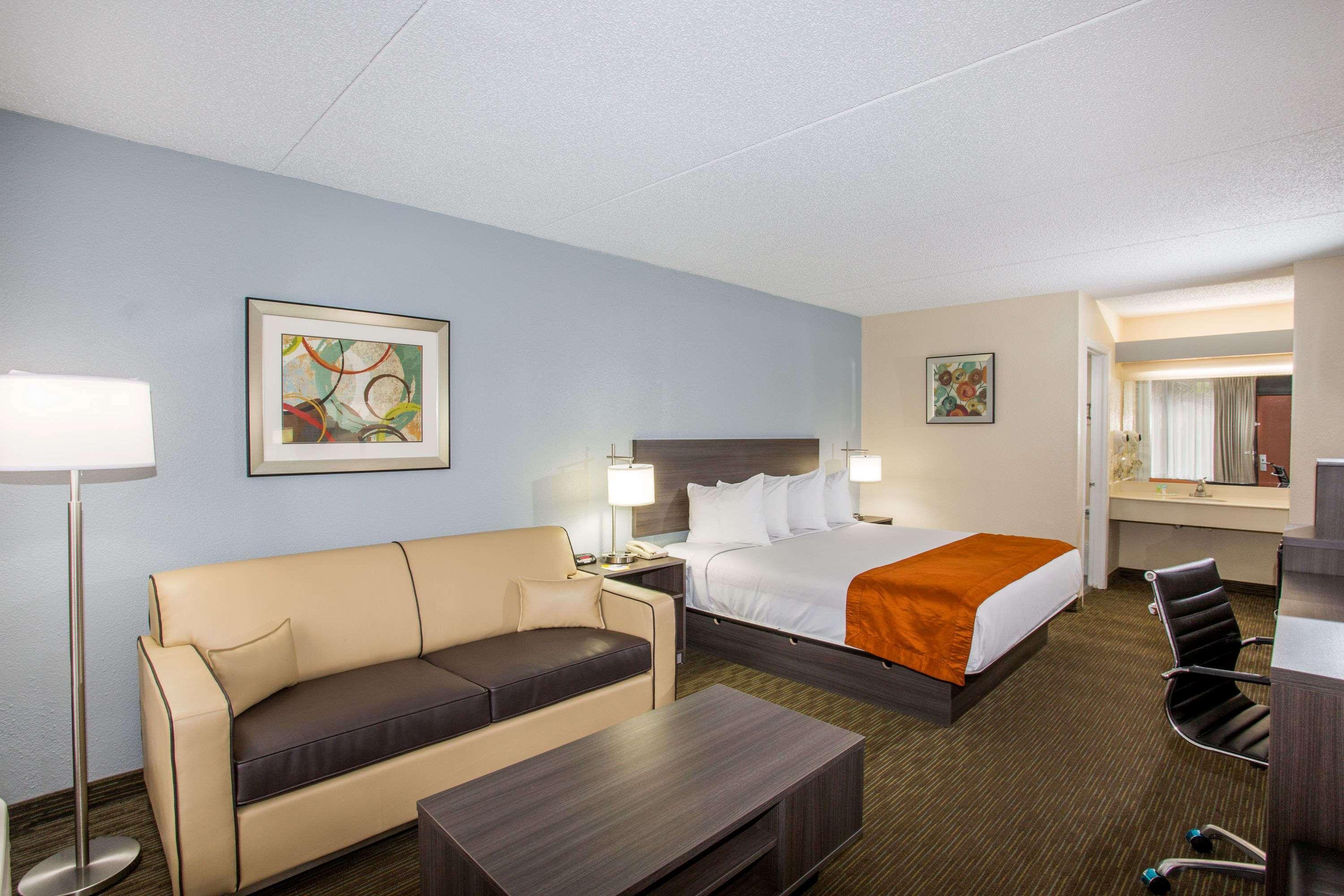 Days Inn & Suites By Wyndham Orlando Airport Екстериор снимка