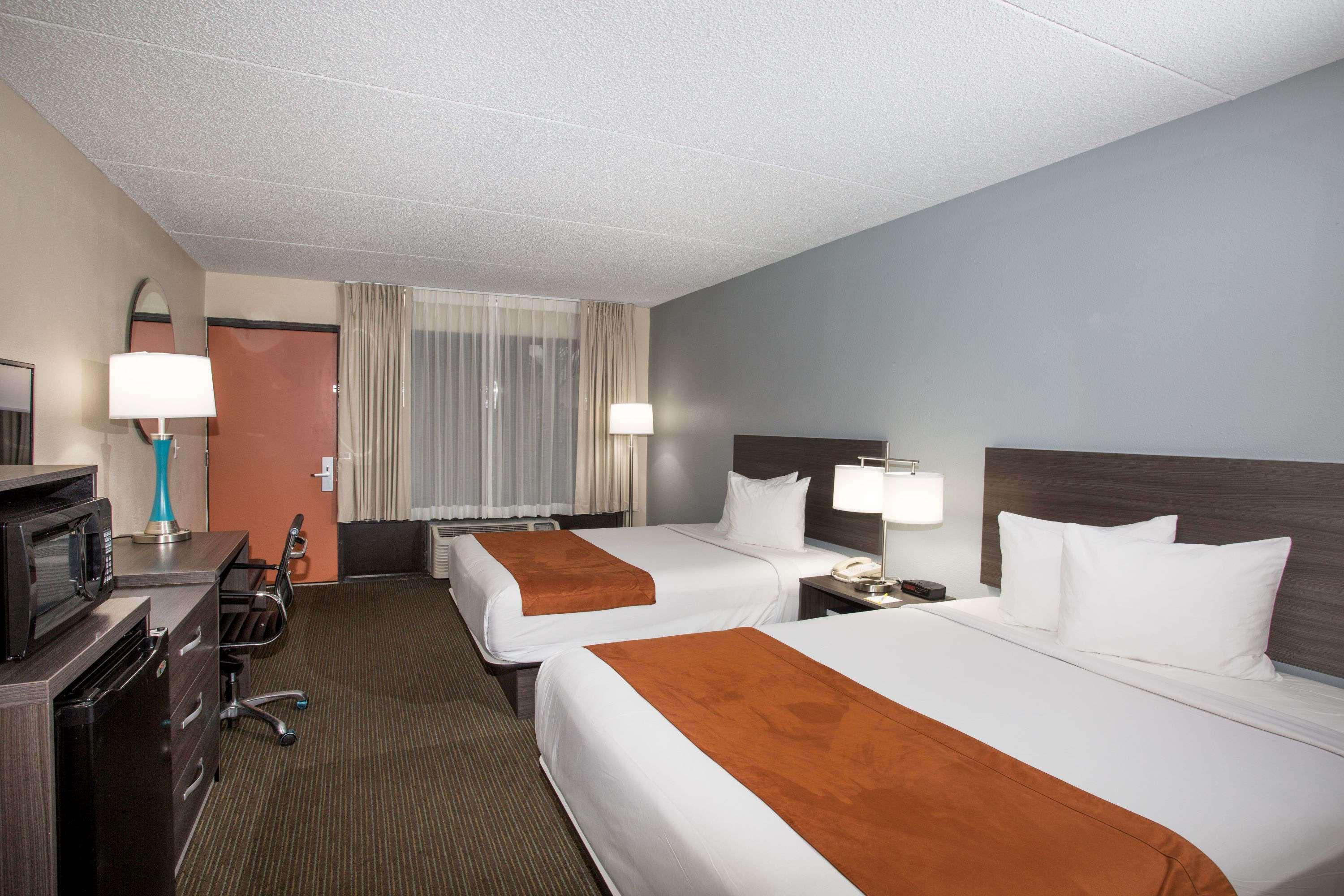 Days Inn & Suites By Wyndham Orlando Airport Екстериор снимка