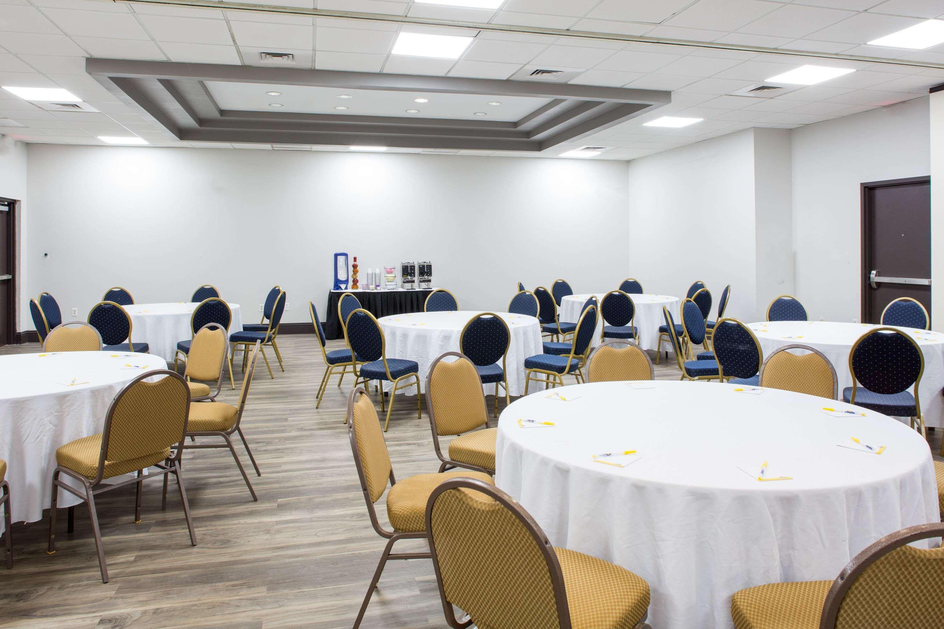 Days Inn & Suites By Wyndham Orlando Airport Екстериор снимка