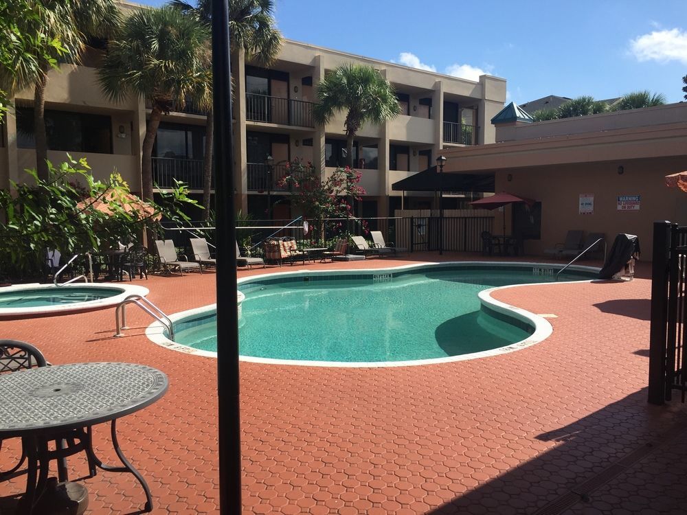 Days Inn & Suites By Wyndham Orlando Airport Екстериор снимка