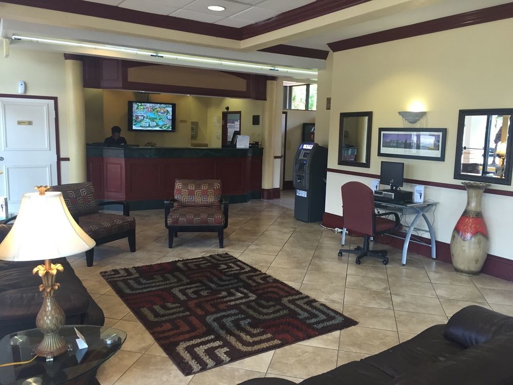 Days Inn & Suites By Wyndham Orlando Airport Екстериор снимка