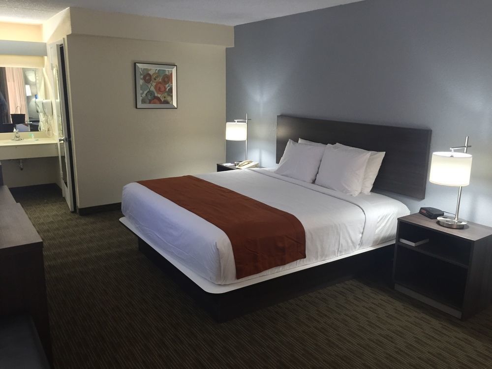 Days Inn & Suites By Wyndham Orlando Airport Екстериор снимка