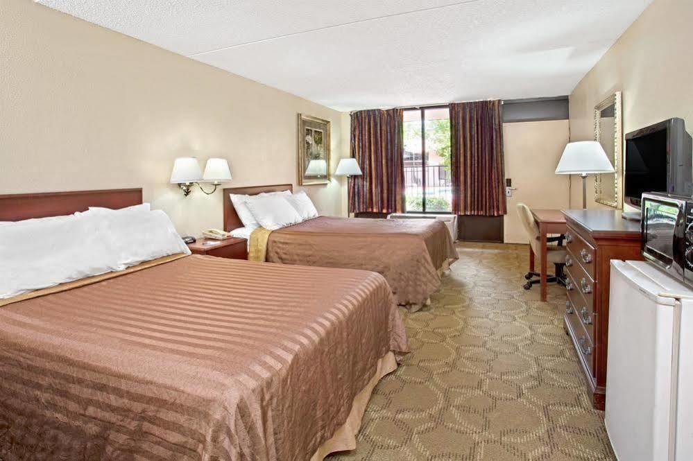 Days Inn & Suites By Wyndham Orlando Airport Екстериор снимка