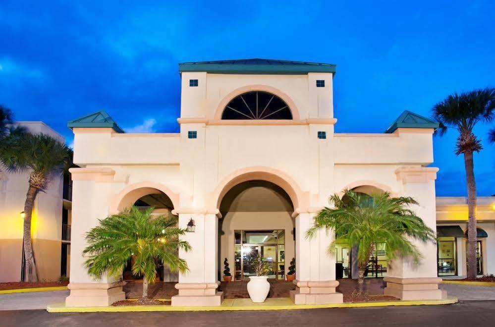 Days Inn & Suites By Wyndham Orlando Airport Екстериор снимка