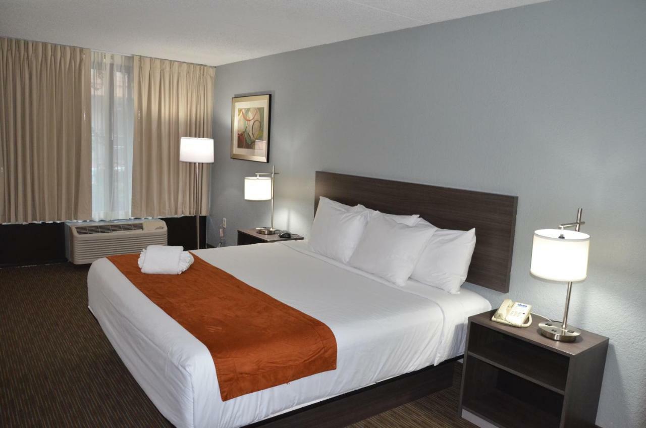 Days Inn & Suites By Wyndham Orlando Airport Екстериор снимка